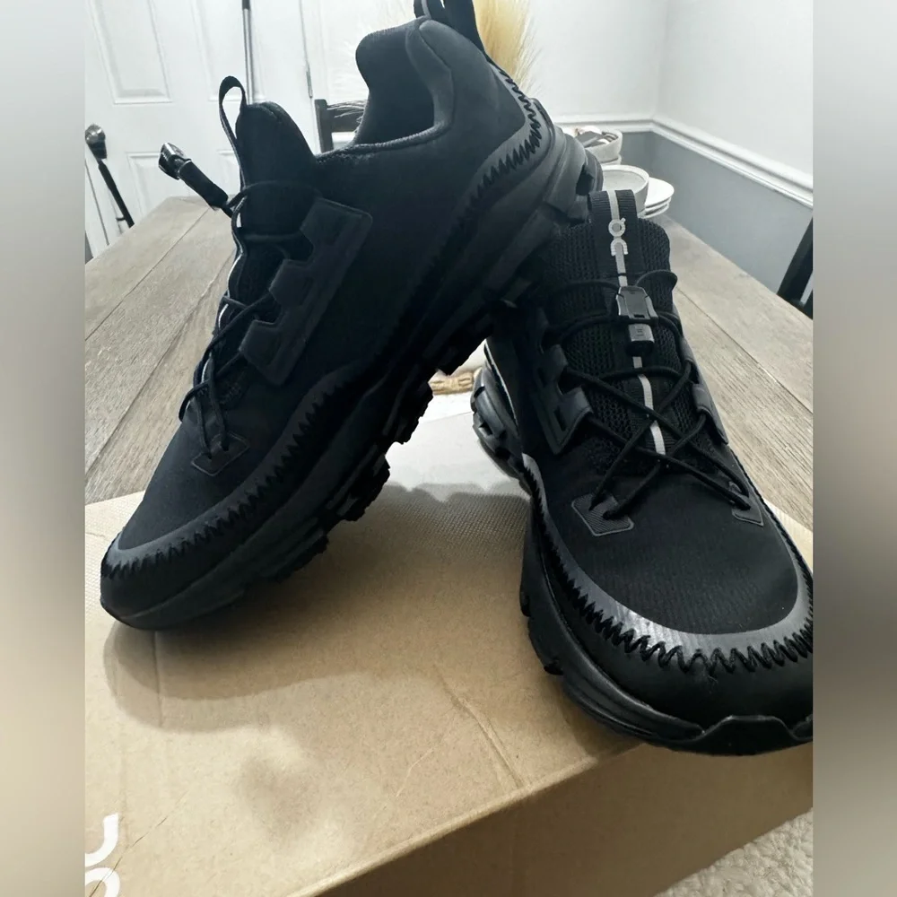 On Running Black Athletic Shoes - Picture 2 of 10